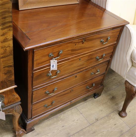 A small George III style mahogany chest of drawers W.76cm